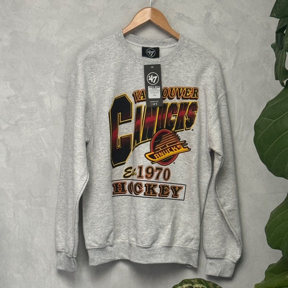 47 Gray NHL Vancouver Canucks Crewneck Sweater, Size M